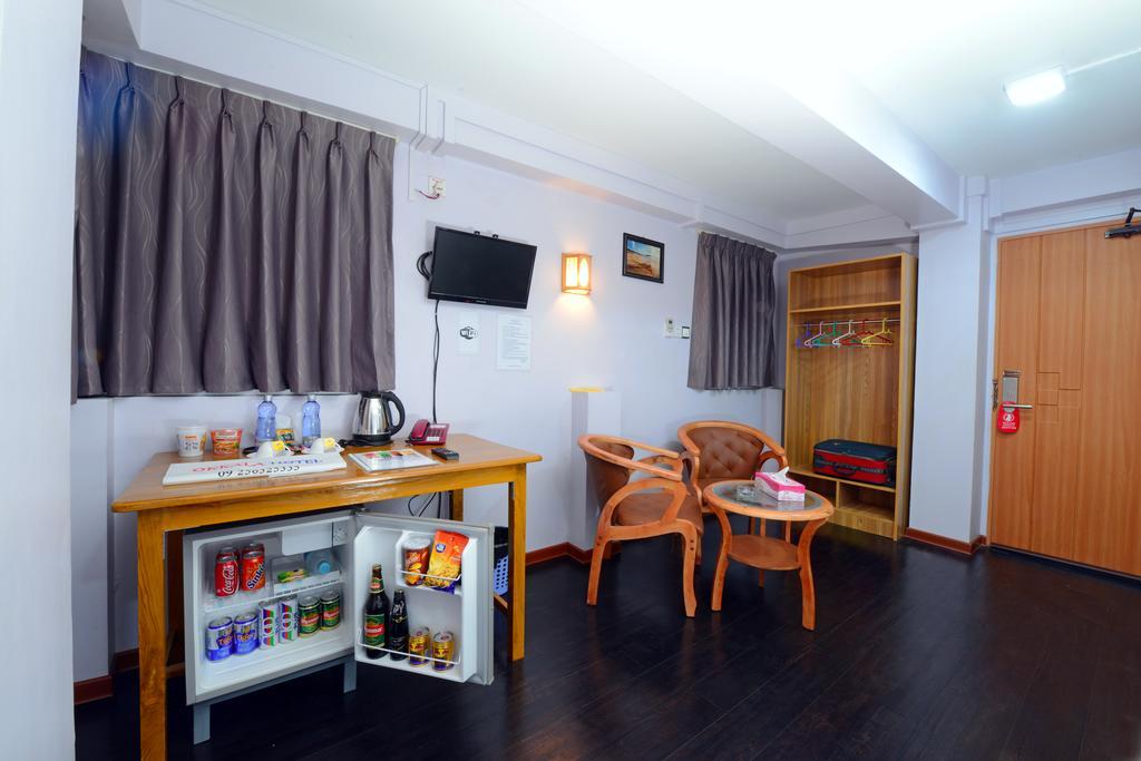 יאנגון Okkala Hotel מראה חיצוני תמונה